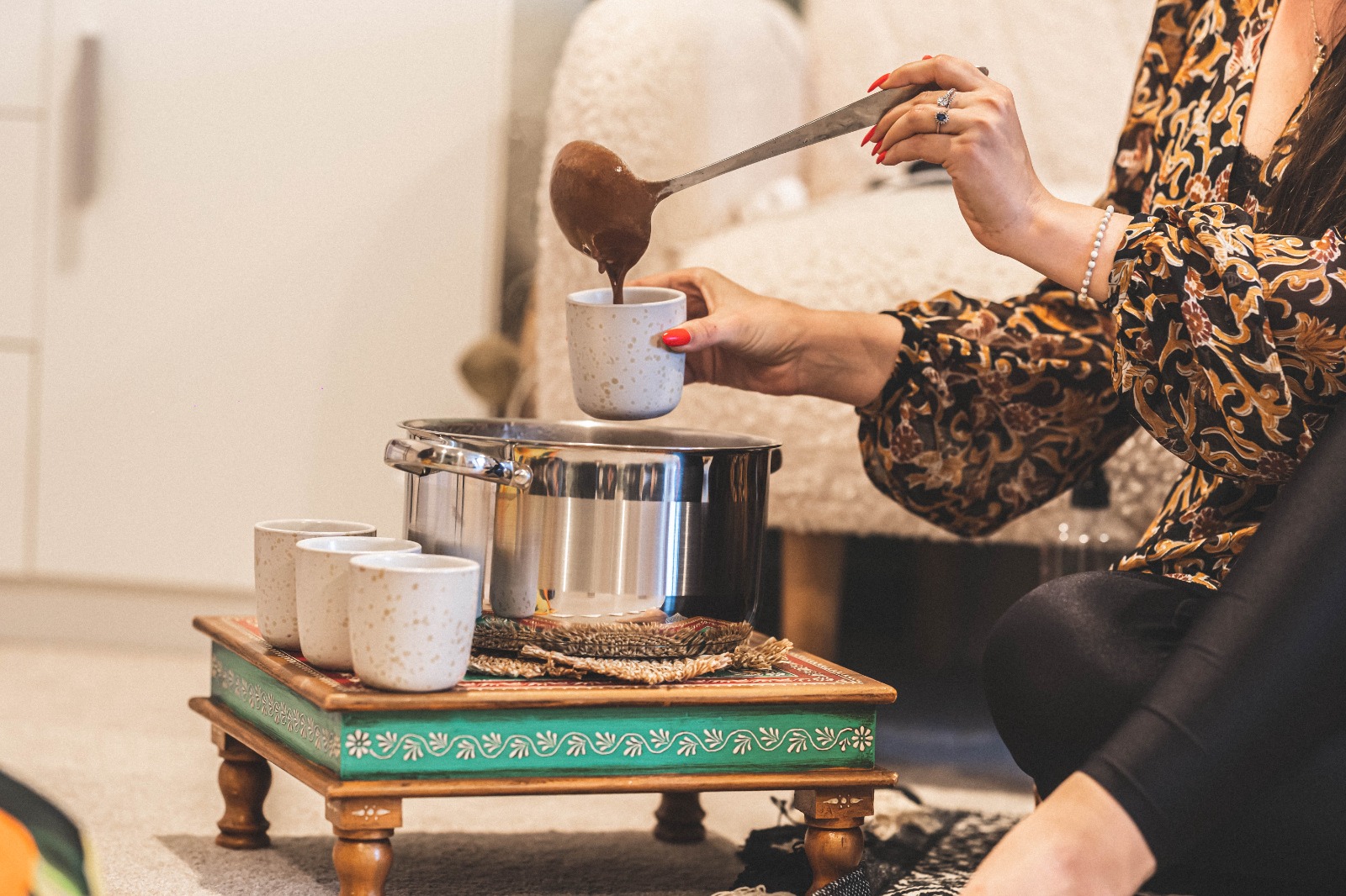 Momente de conectare în cadrul ceremoniei cu cacao